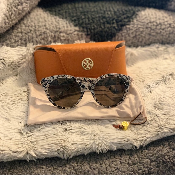Tory Burch Accessories - Tory Burch Marble Sunglasses